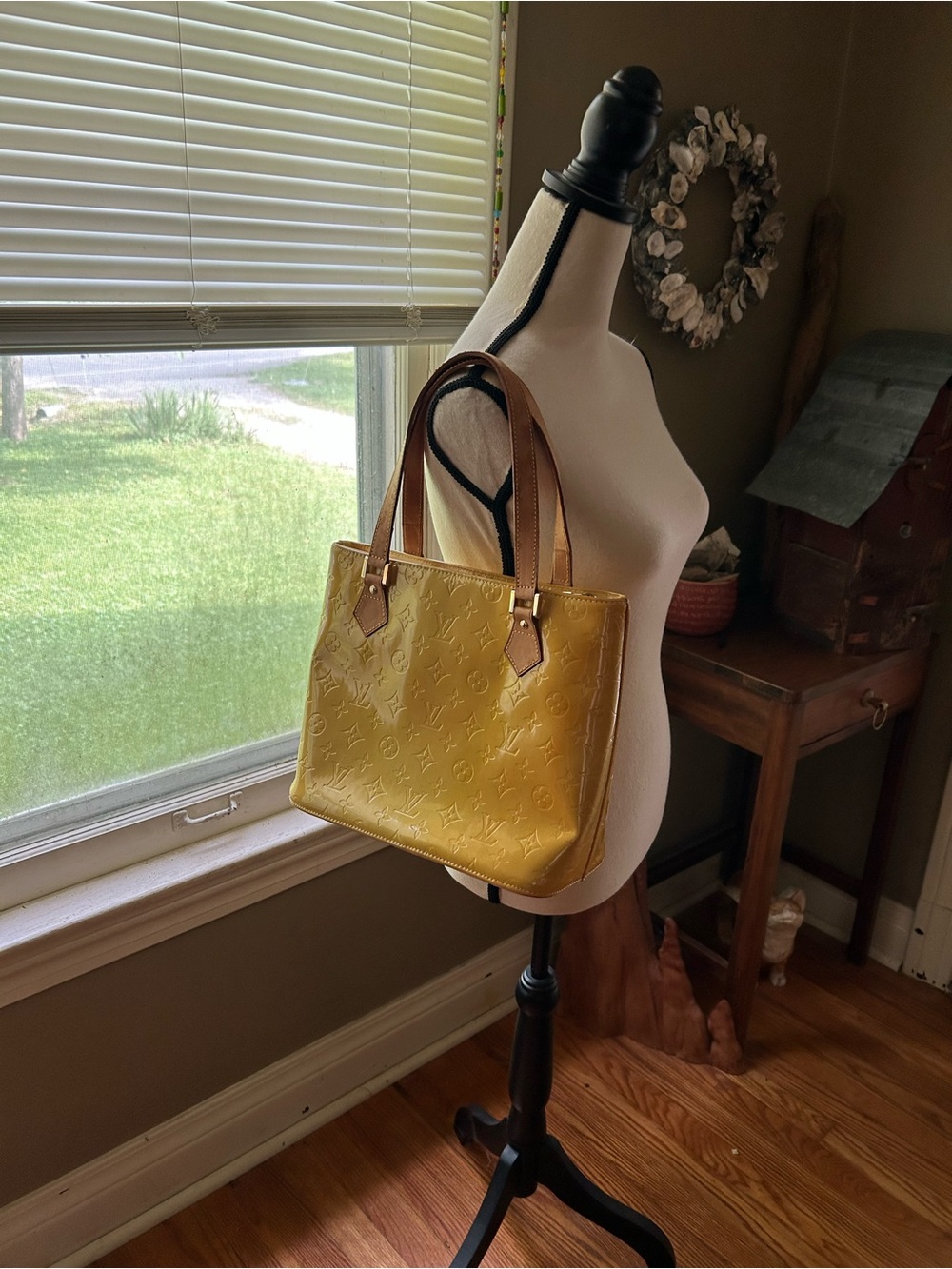 Authentic Louis Vuitton Vernis Bag - Picture 7 of 13